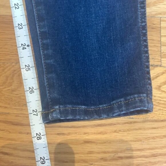 Madewell Medium Wash Skinny-Skinny Stretchy Jeans | Sleek & Comfortable - Picture 3 of 8